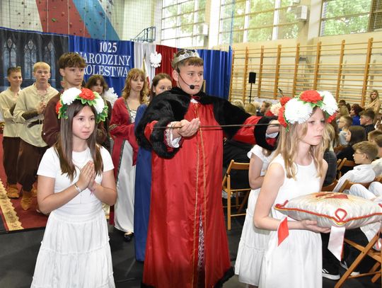 Koronacja króla w SP 1 w Płońsku Koronacja króla w SP 1 w Płońsku