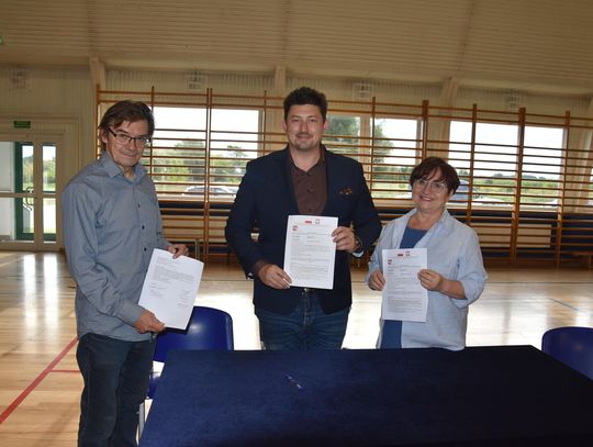 Podpisanie umowy na drugi etap modernizacji hali sportowej w Raciążu