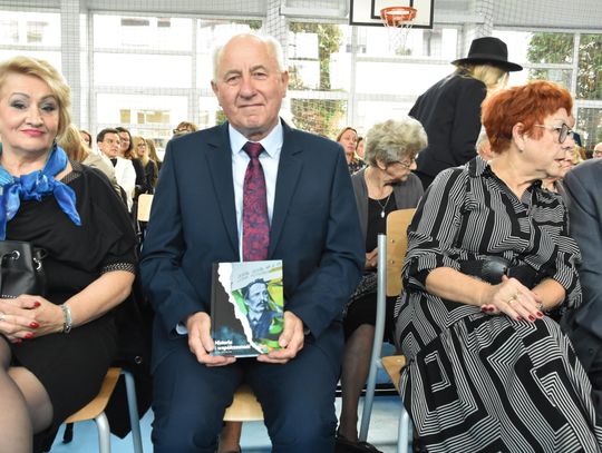 Prezentacja książki o historii Zespołu Szkół nr 2 w Płońsku