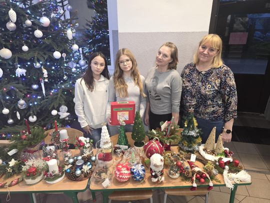 Charytatywny kiermasz ozdób świątecznych w SP 2 w Płońsku Charytatywny kiermasz ozdób świątecznych w SP 2 w Płońsku