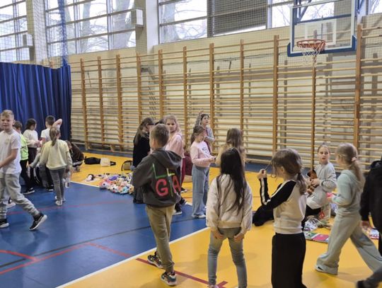 Bazarek zabawek w SP 1 w Płońsku Bazarek zabawek w SP 1 w Płońsku