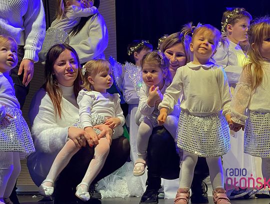 Świąteczne kolędowanie przedszkolaków z „Kangurka” w Płońsku Świąteczne kolędowanie przedszkolaków z „Kangurka” w Płońsku