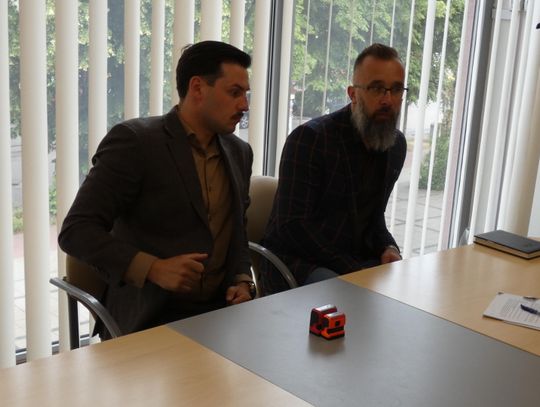 Umowa na budowę nawierzchni drogi i chodników w Płońsku